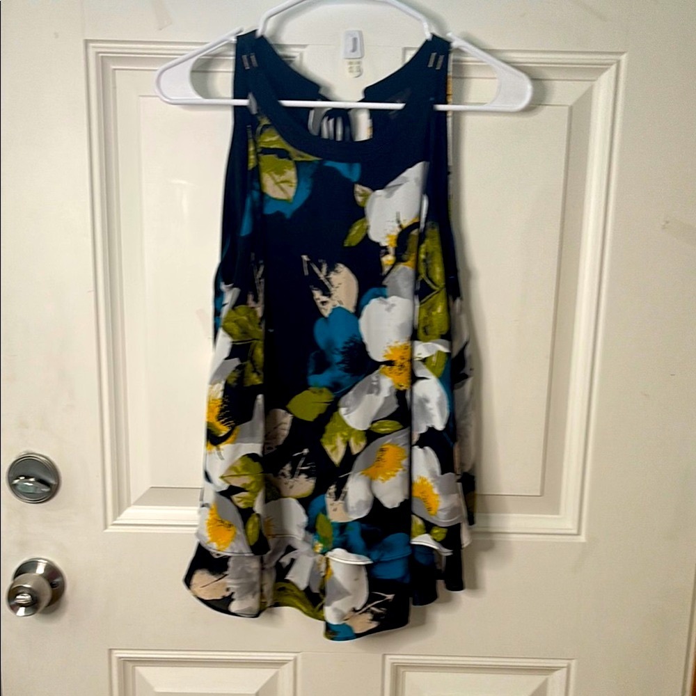 EUC Women’s Worthington Elegant Sleeveless Blouse